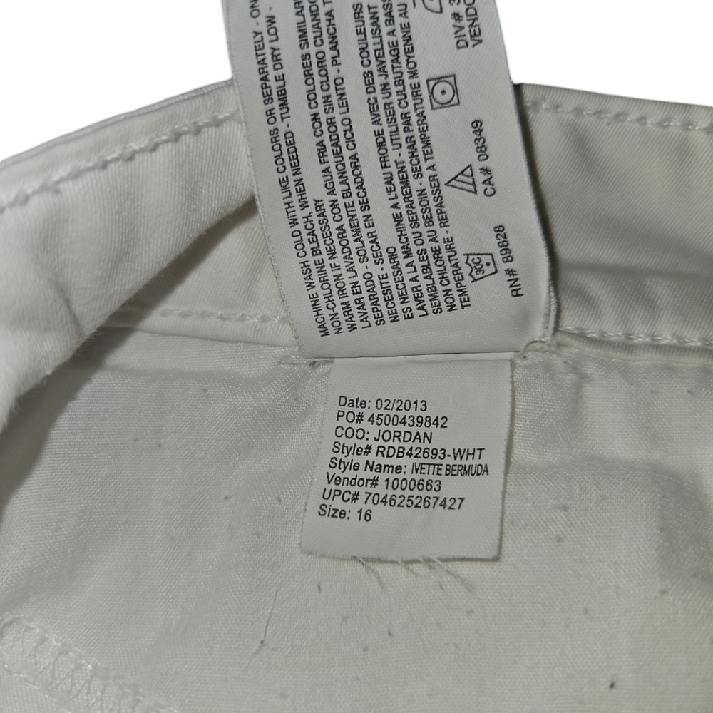 Bandolino Women's White Ivette Bermuda Shorts Size 16 - Picture 3 of 9